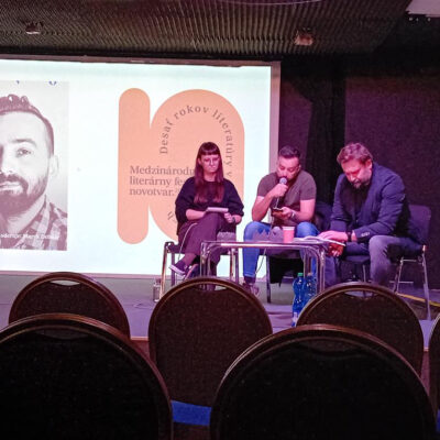 Docentka Jitka Rožňová a docent Marek Debnár na prestížnom medzinárodnom literárnom festivale Novotvar